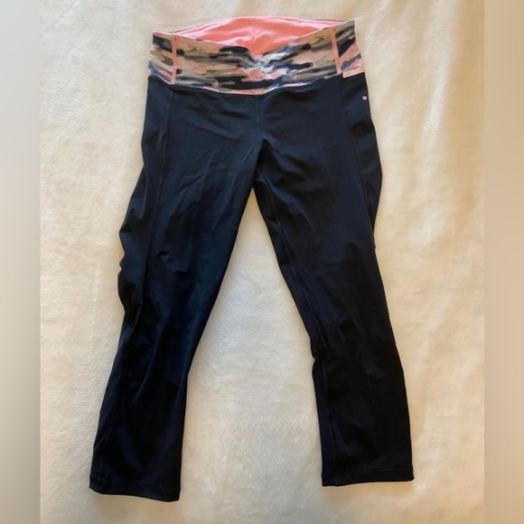 Lululemon- Water Bound Crop- Black/Wamo Camo, Barely Pink/Bleached Coral- Size 4 - Picture 3 of 5